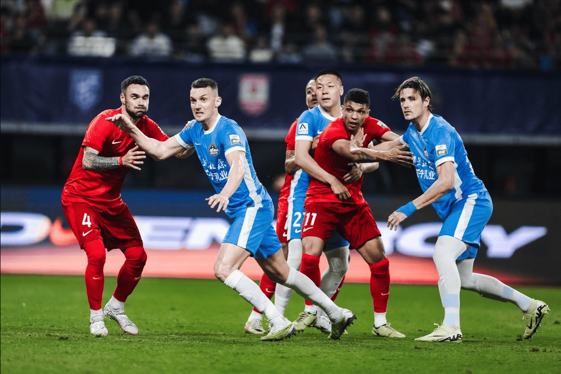 客场夺魁，球队历史性晋级下一阶段比赛的简单介绍