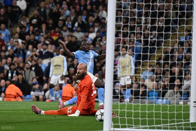 那不勒斯主场大胜，继续向意甲争冠头名冲刺的简单介绍