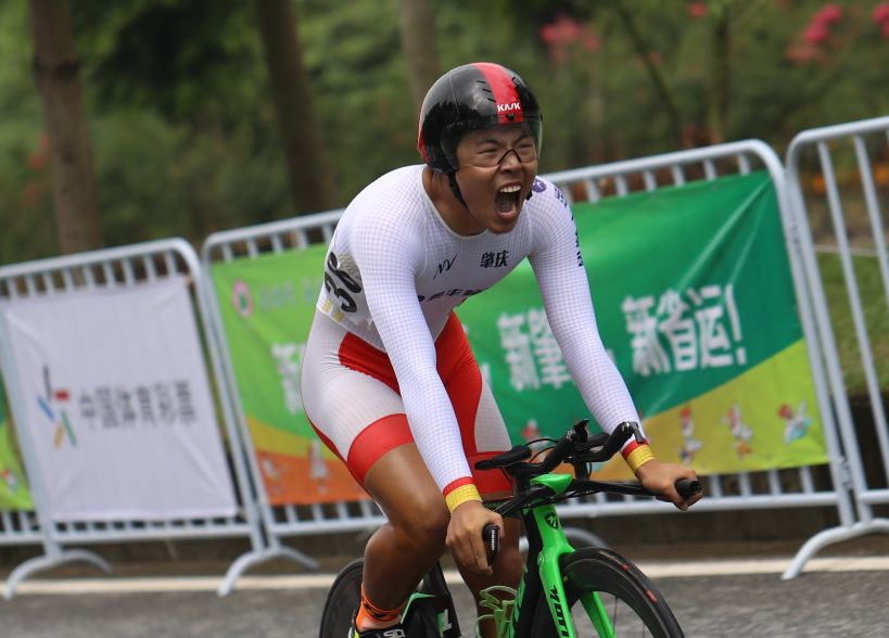 争分夺秒！选手在比赛中面临生死抉择