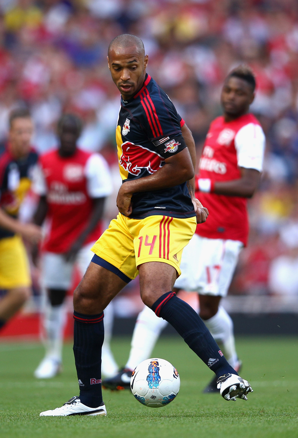 阿联酋队在足球比赛中取得胜利 阿联酋队在足球比赛中取得胜利