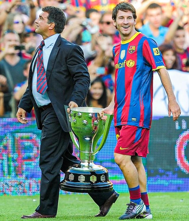 包含巴萨鏖战塞内加尔，哈兰德关键制胜的词条