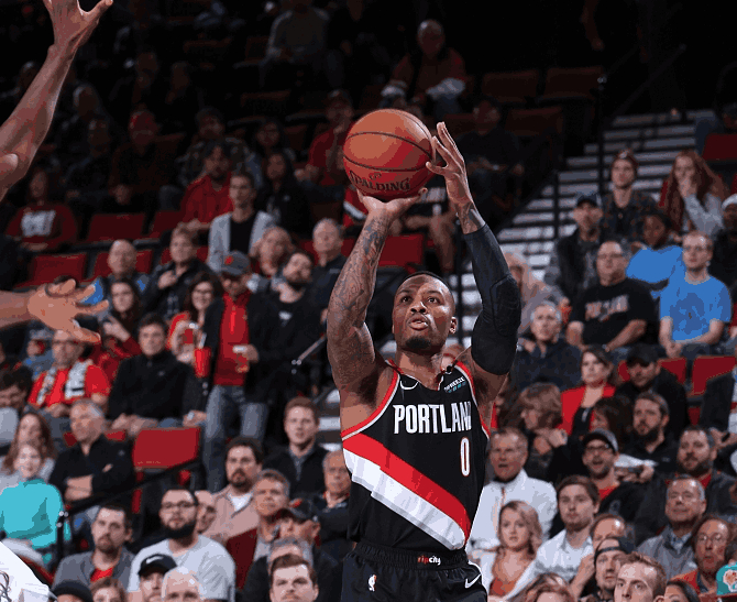 关于四川队险胜雄鹿,麦科勒姆统治全场的信息 关于四川队险胜雄鹿,麦科勒姆统治全场的信息