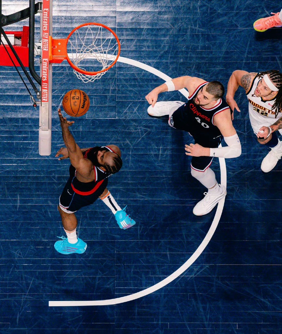 尼克斯轻取青岛队，哈登点燃赛场