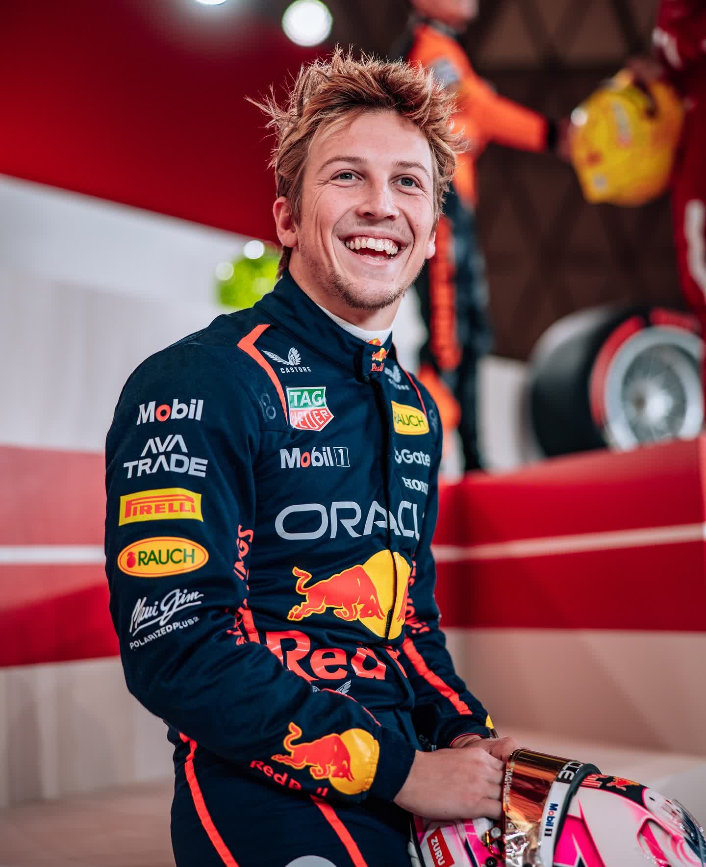 关于迈凯伦翻盘红牛二队，皮亚斯特里统治全场的信息