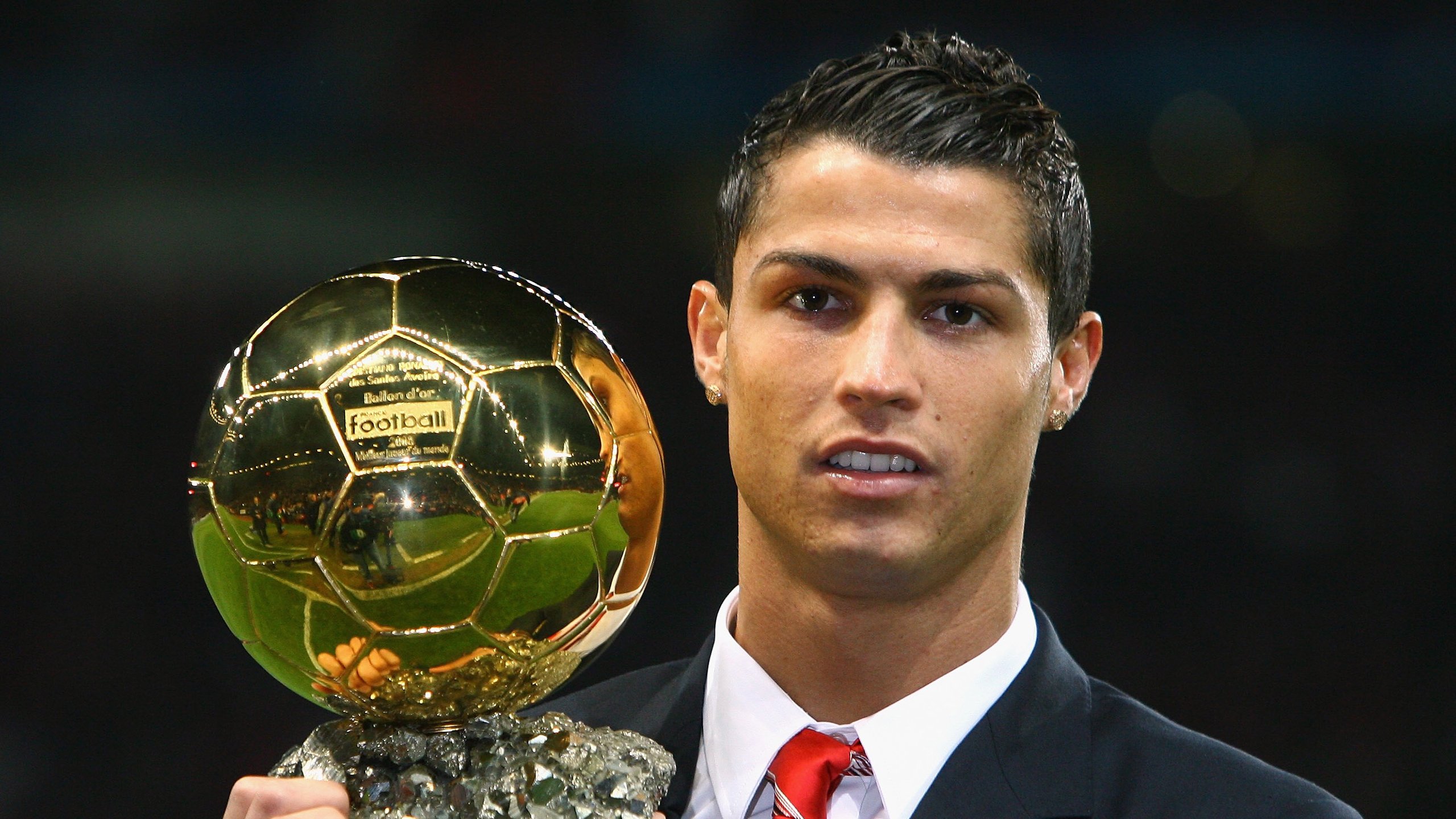 节奏大师与逆袭之师，本泽马的领袖艺术与乌克兰的坚韧之路